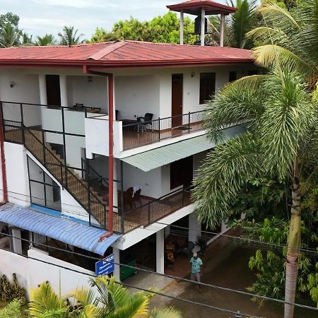 Suwani Pinnawala Homestay Extérieur photo