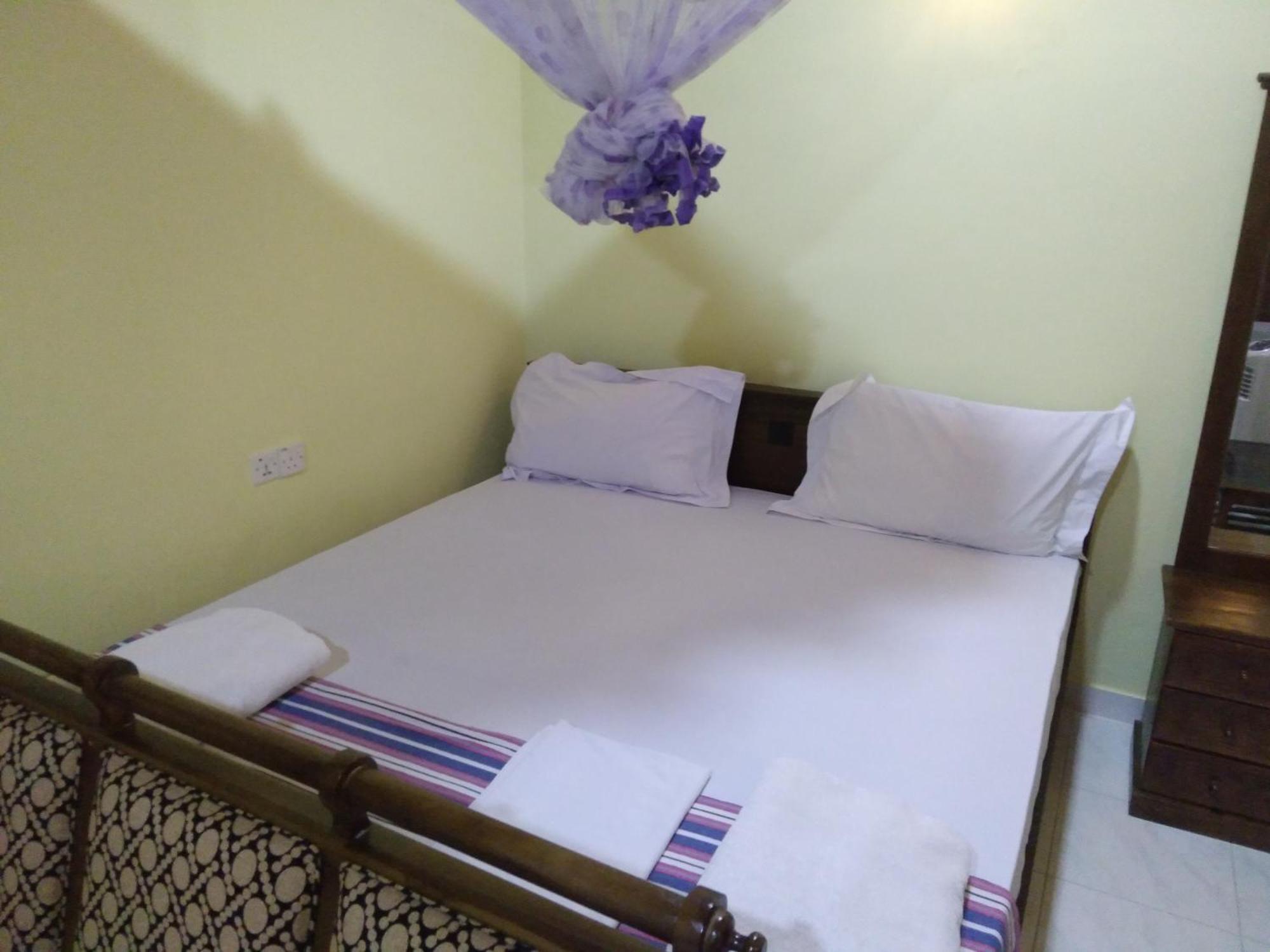 Suwani Pinnawala Homestay Chambre photo