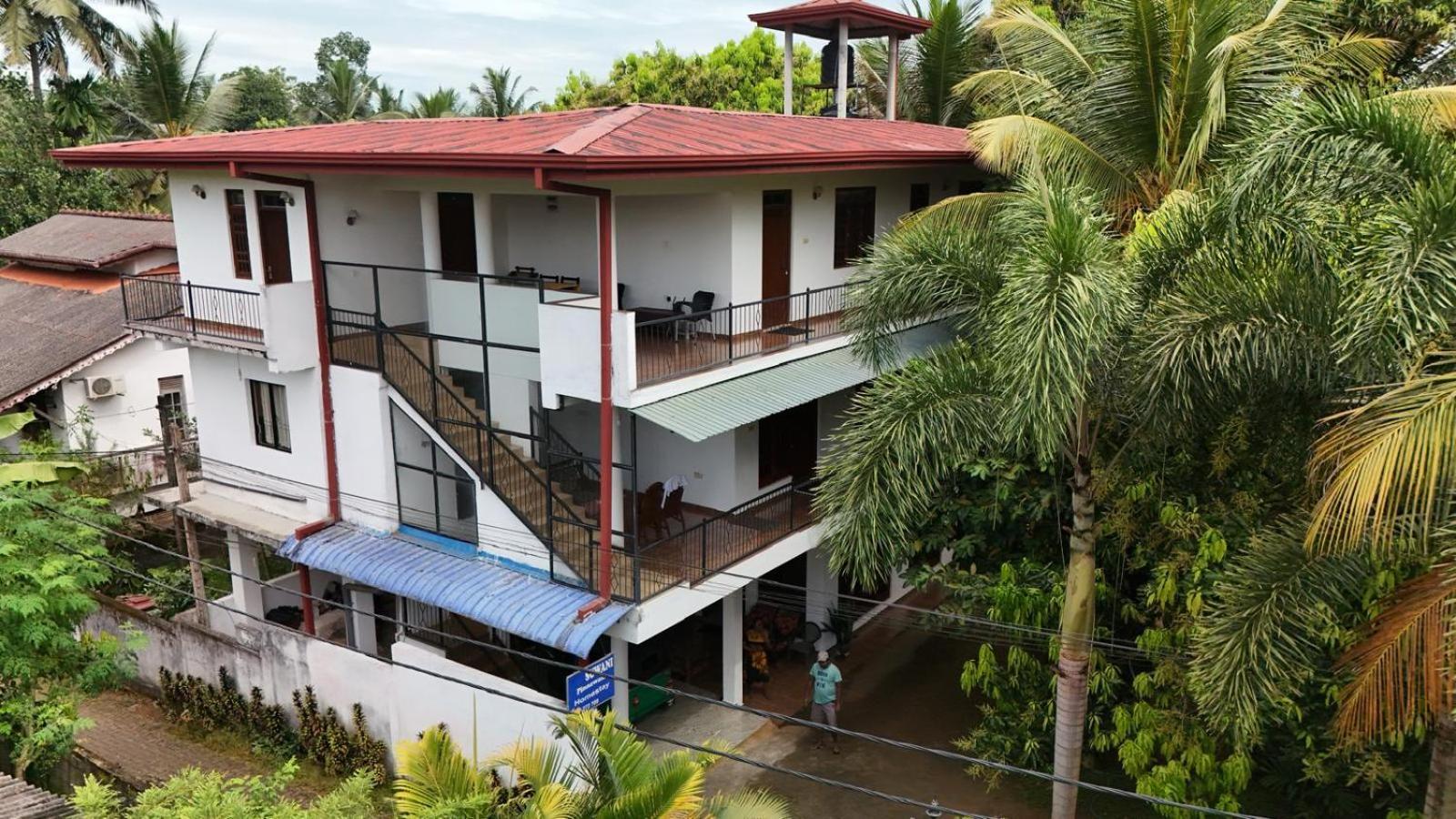 Suwani Pinnawala Homestay Extérieur photo