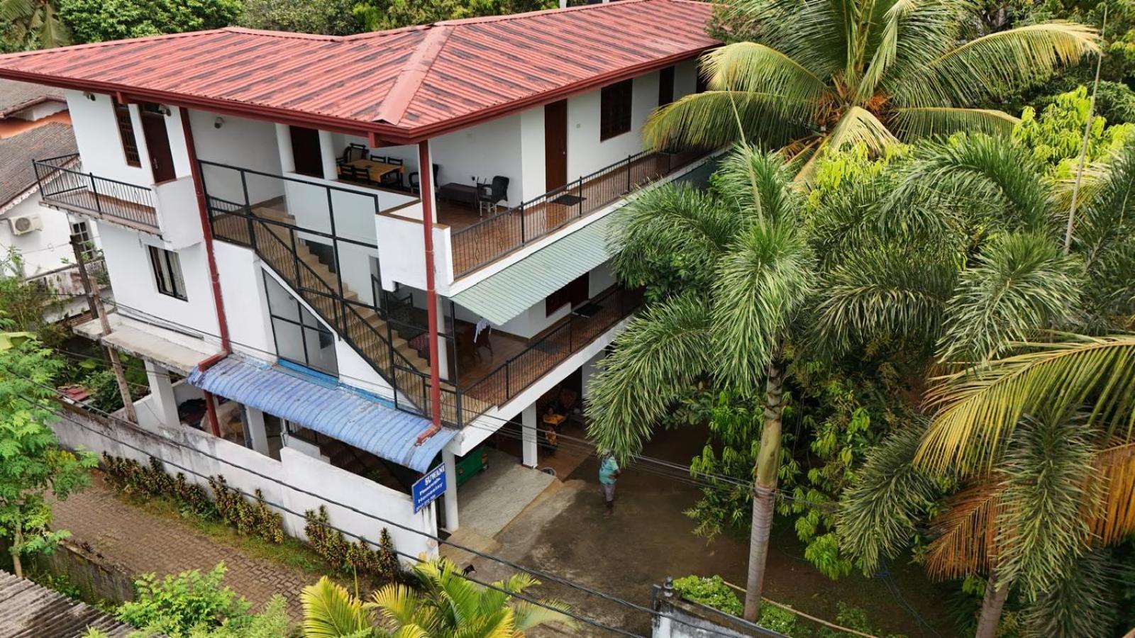 Suwani Pinnawala Homestay Extérieur photo