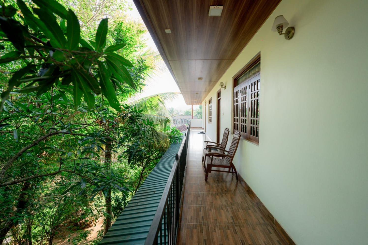 Suwani Pinnawala Homestay Extérieur photo