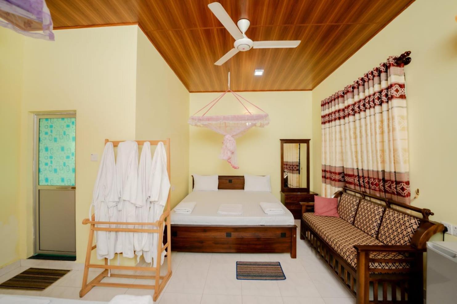 Suwani Pinnawala Homestay Extérieur photo