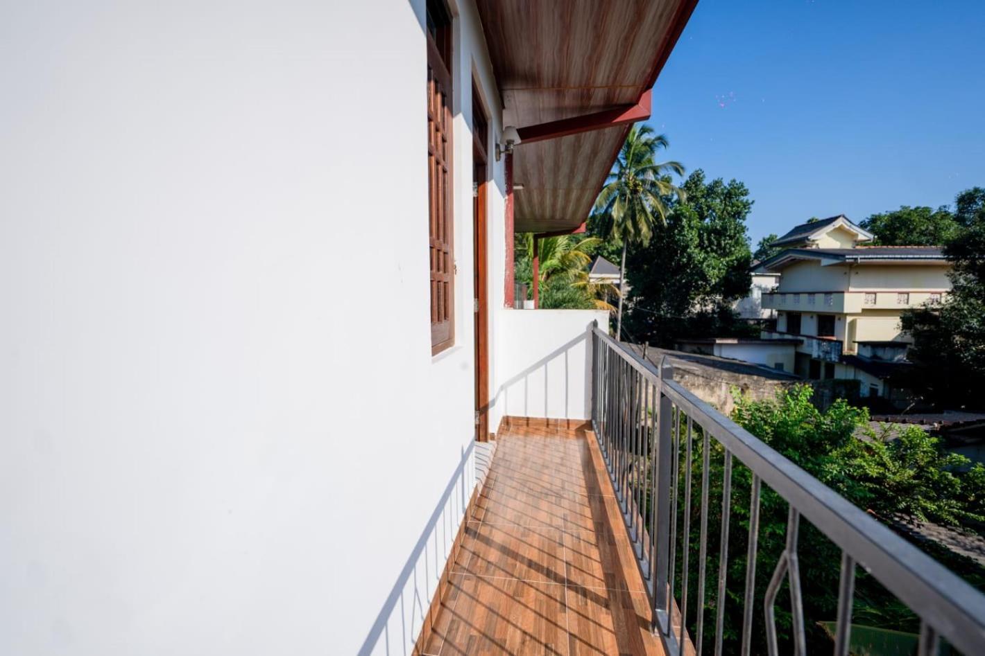 Suwani Pinnawala Homestay Extérieur photo