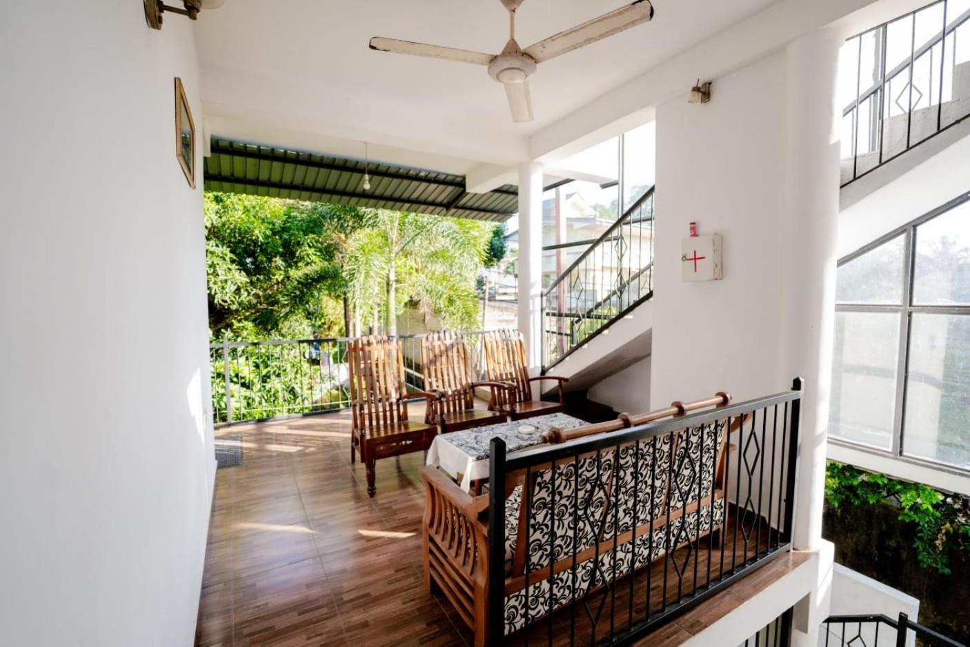 Suwani Pinnawala Homestay Extérieur photo