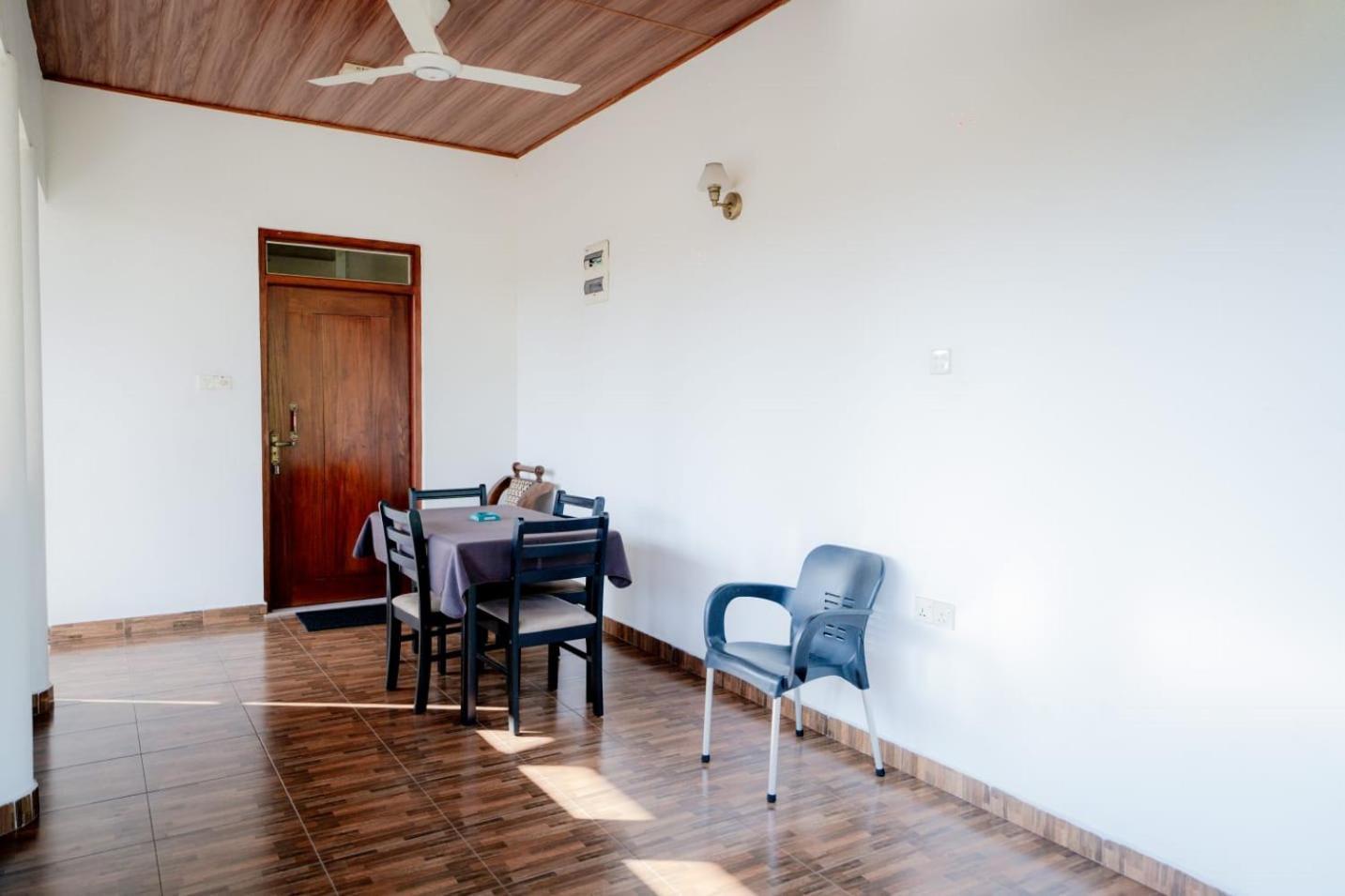 Suwani Pinnawala Homestay Extérieur photo