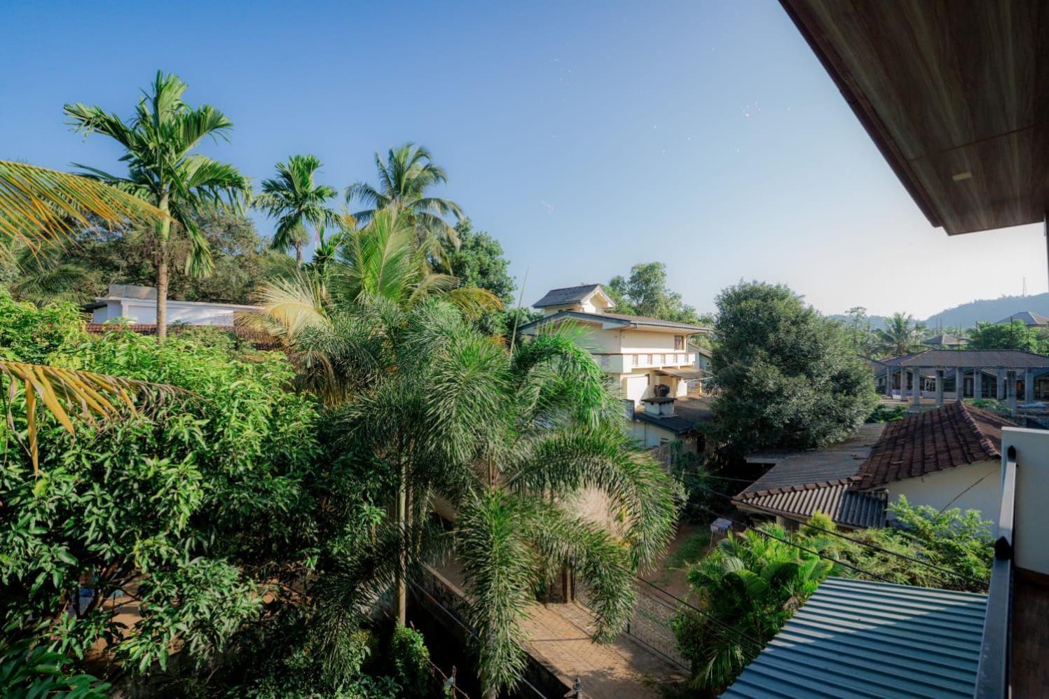 Suwani Pinnawala Homestay Extérieur photo