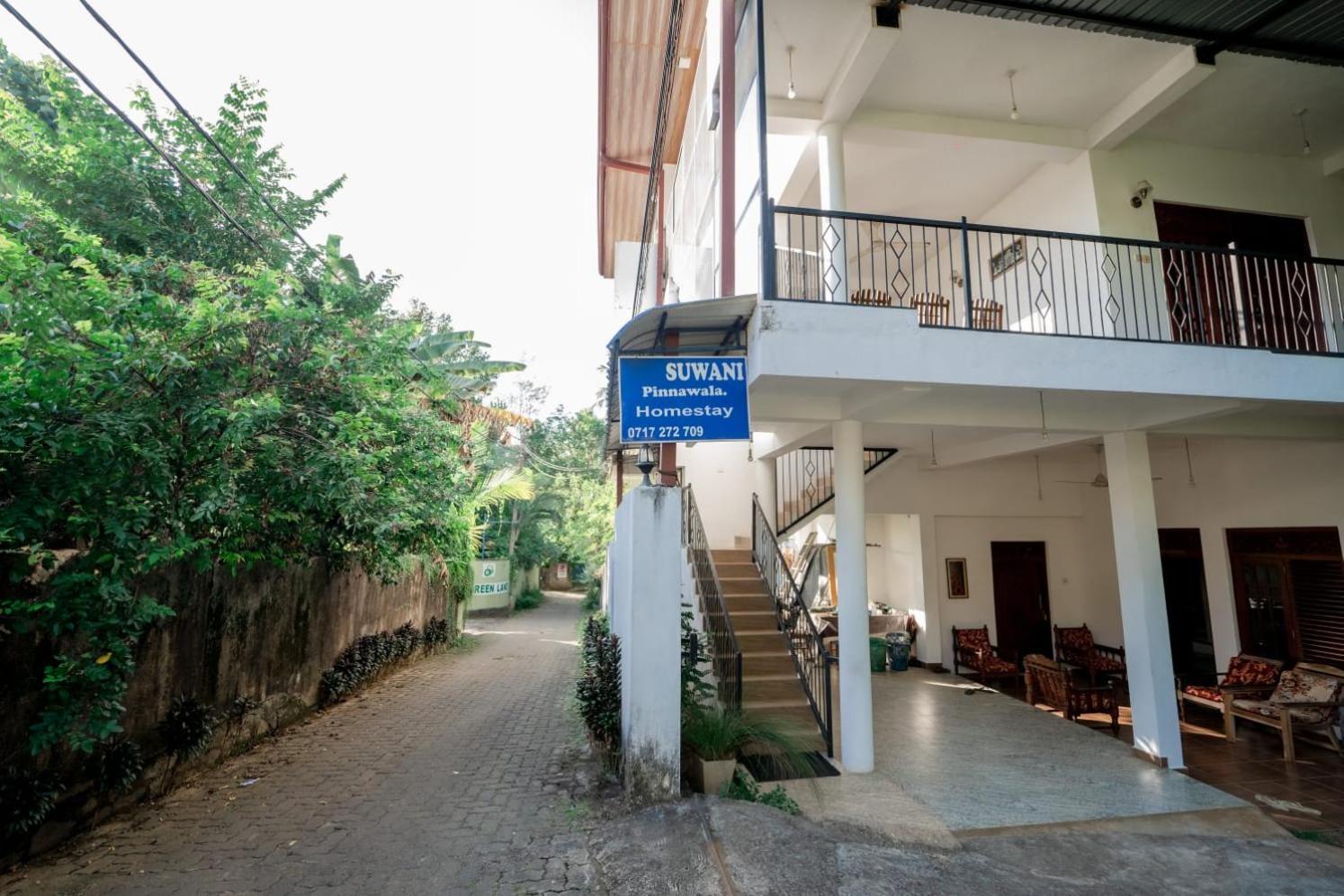 Suwani Pinnawala Homestay Extérieur photo