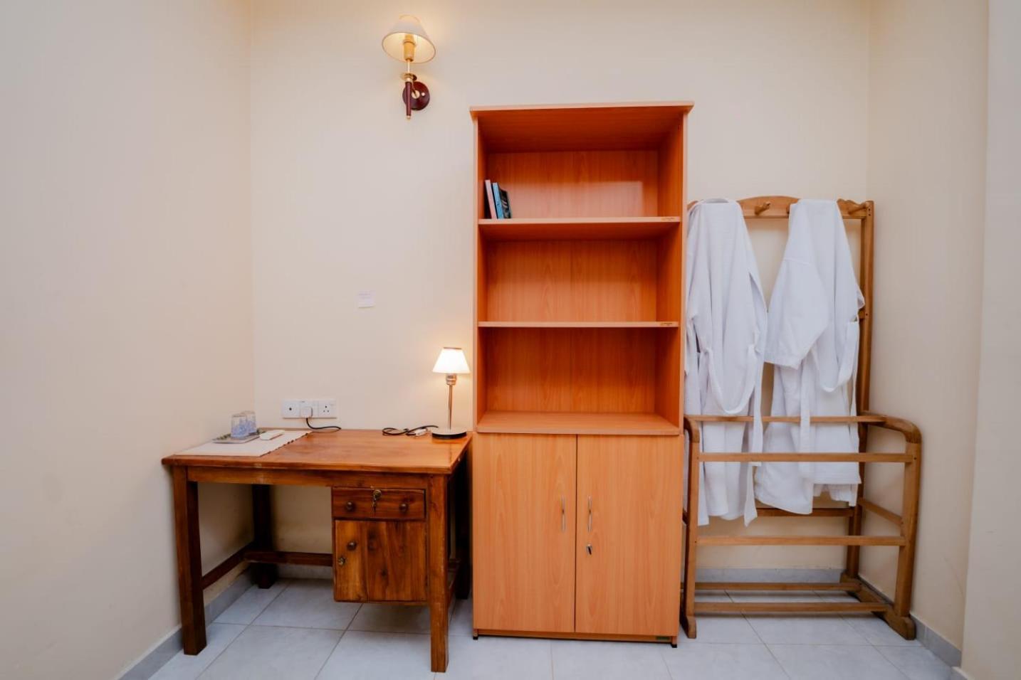 Suwani Pinnawala Homestay Extérieur photo