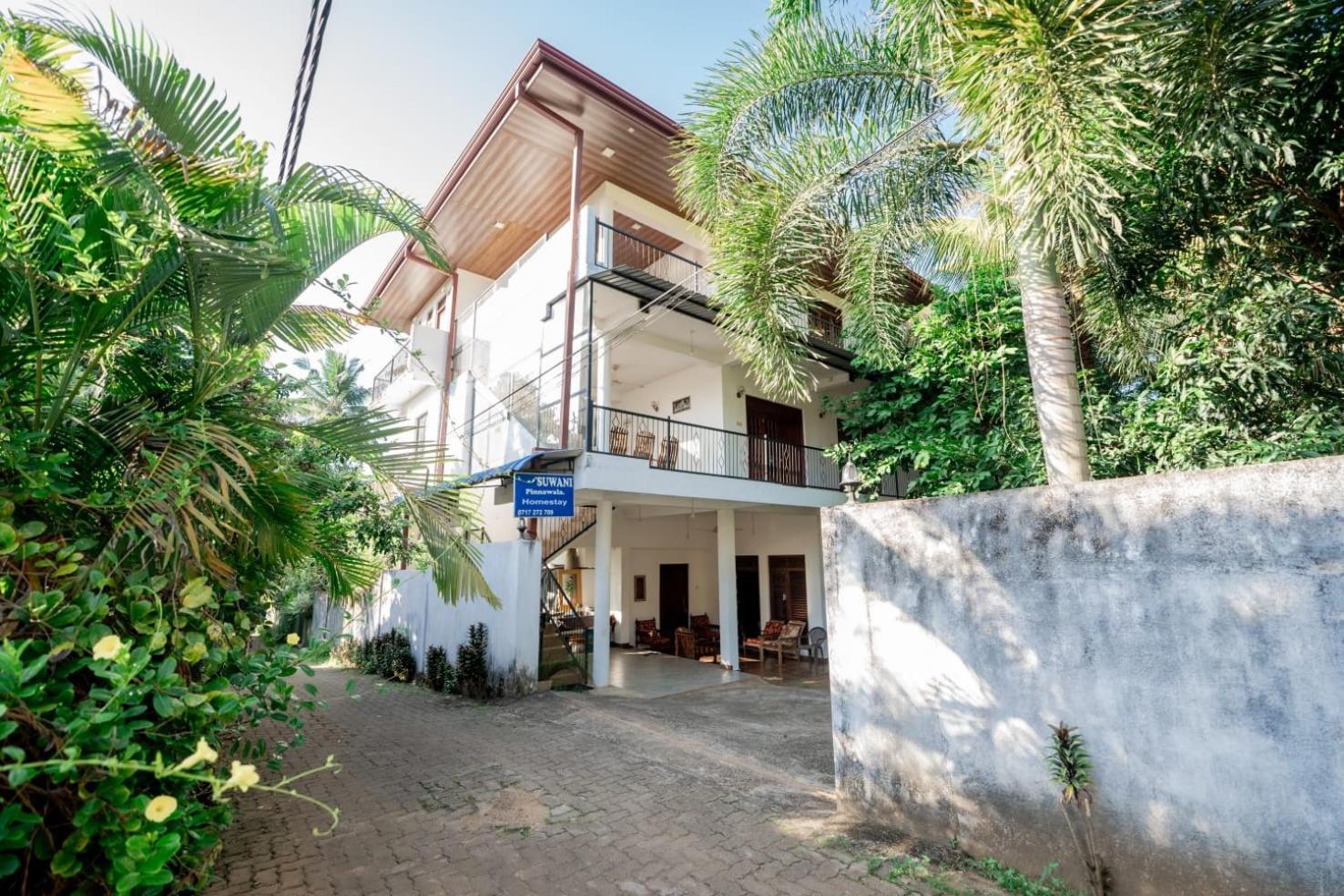 Suwani Pinnawala Homestay Extérieur photo