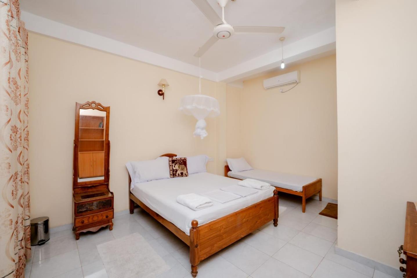 Suwani Pinnawala Homestay Extérieur photo