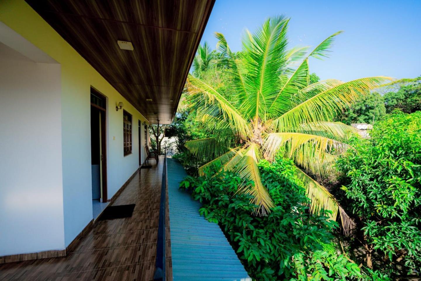 Suwani Pinnawala Homestay Extérieur photo