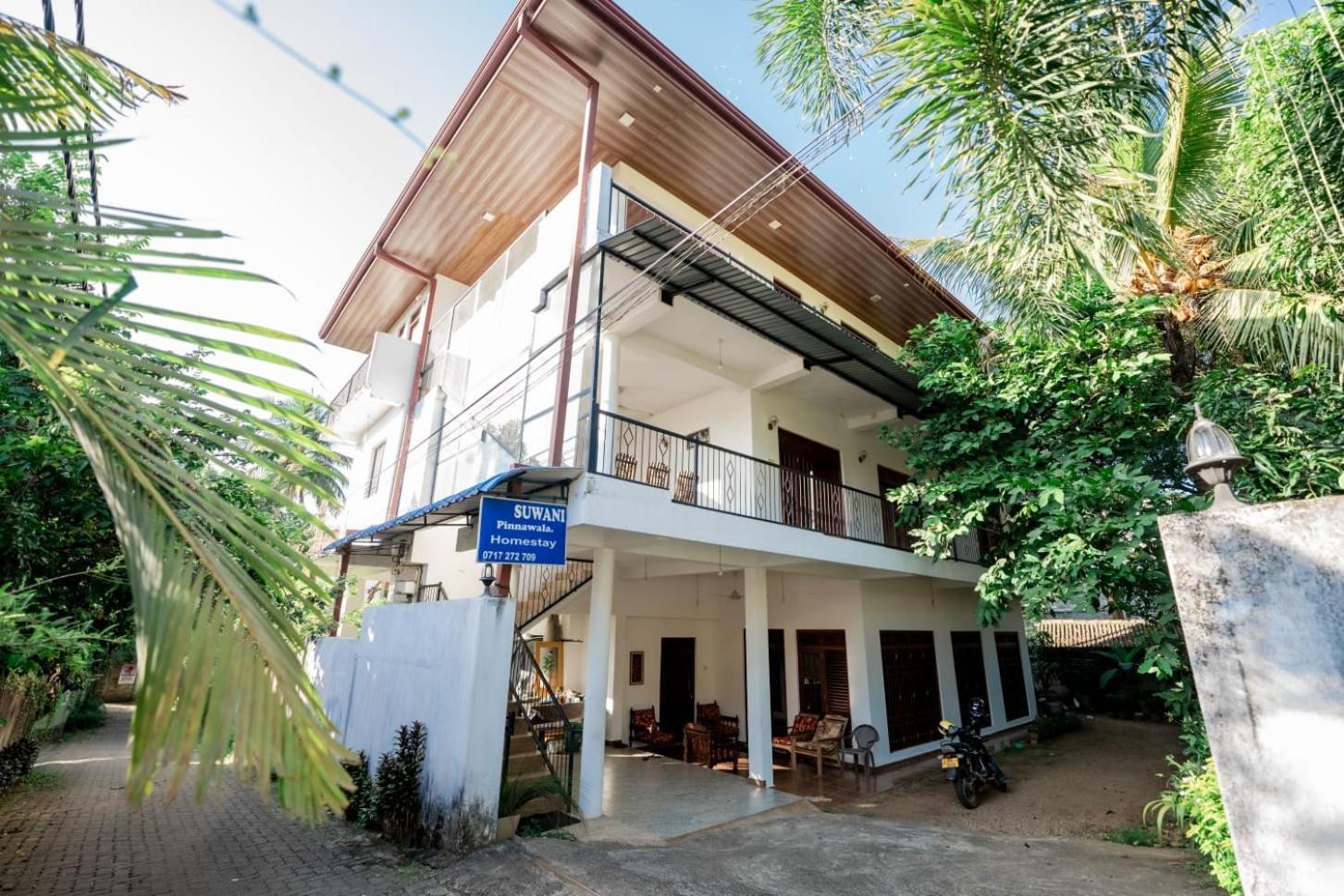 Suwani Pinnawala Homestay Extérieur photo