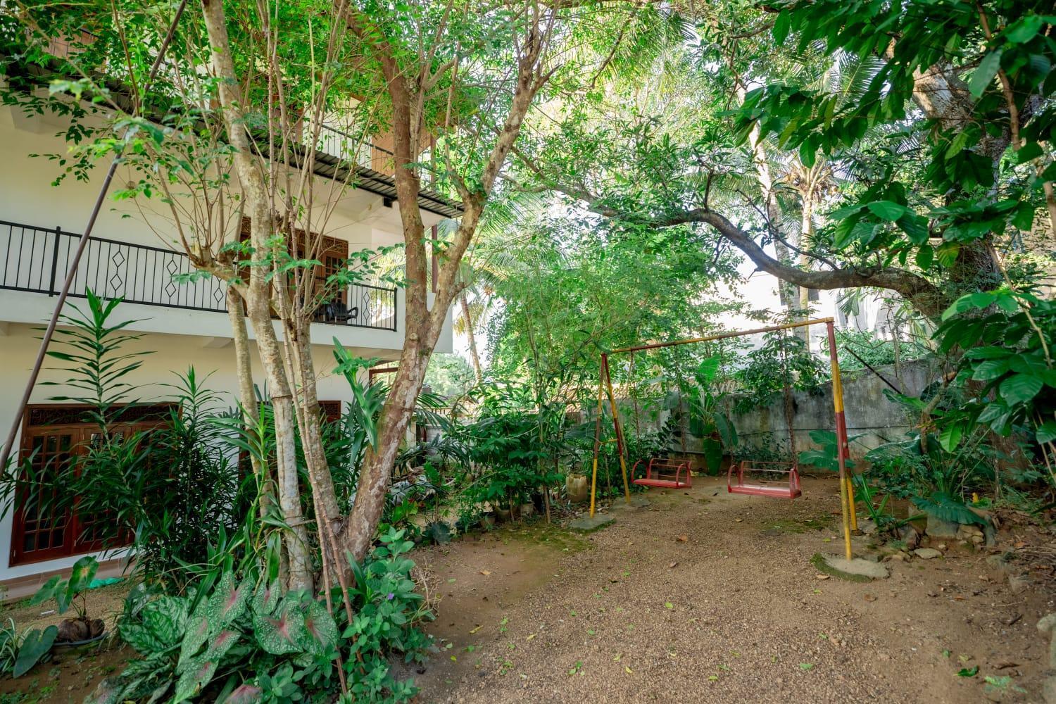 Suwani Pinnawala Homestay Extérieur photo