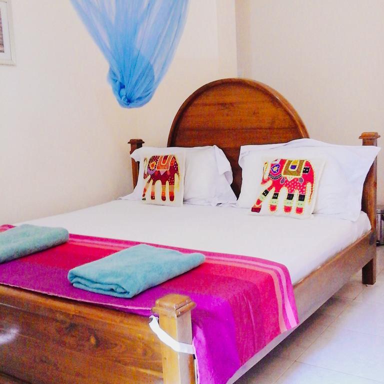 Suwani Pinnawala Homestay Extérieur photo