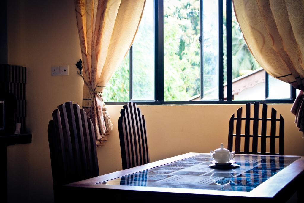 Suwani Pinnawala Homestay Extérieur photo