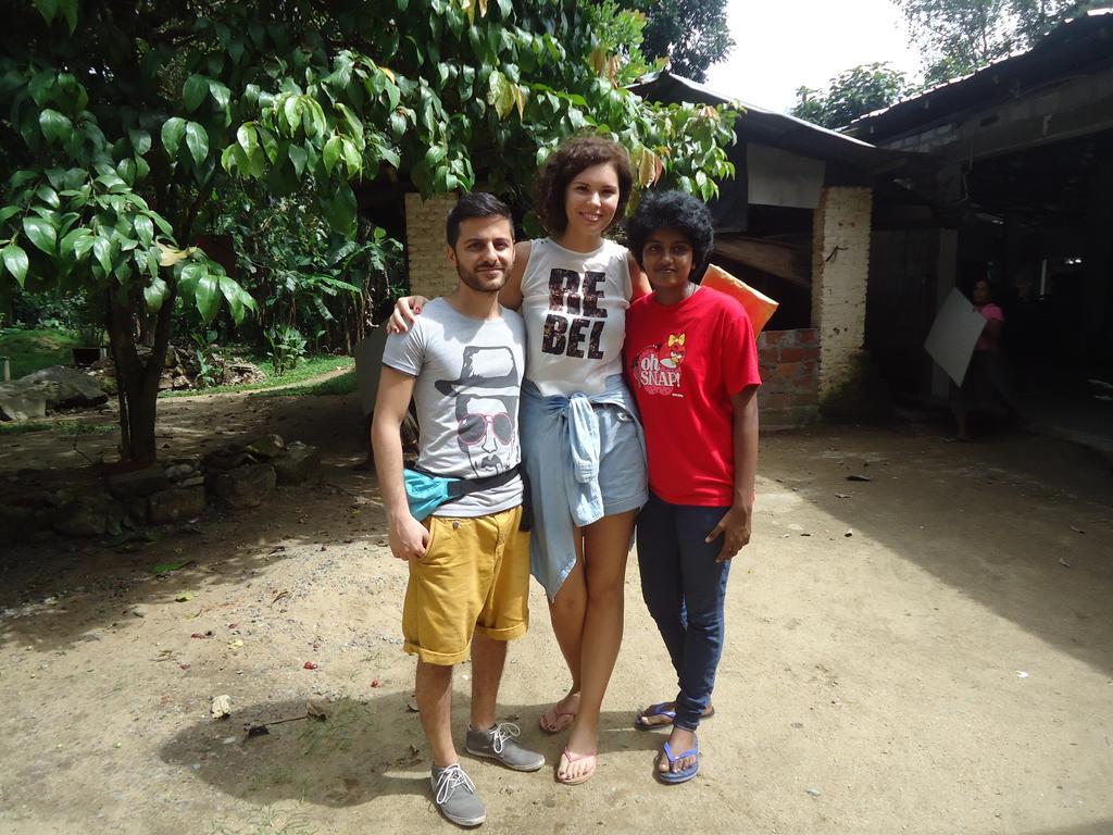 Suwani Pinnawala Homestay Extérieur photo