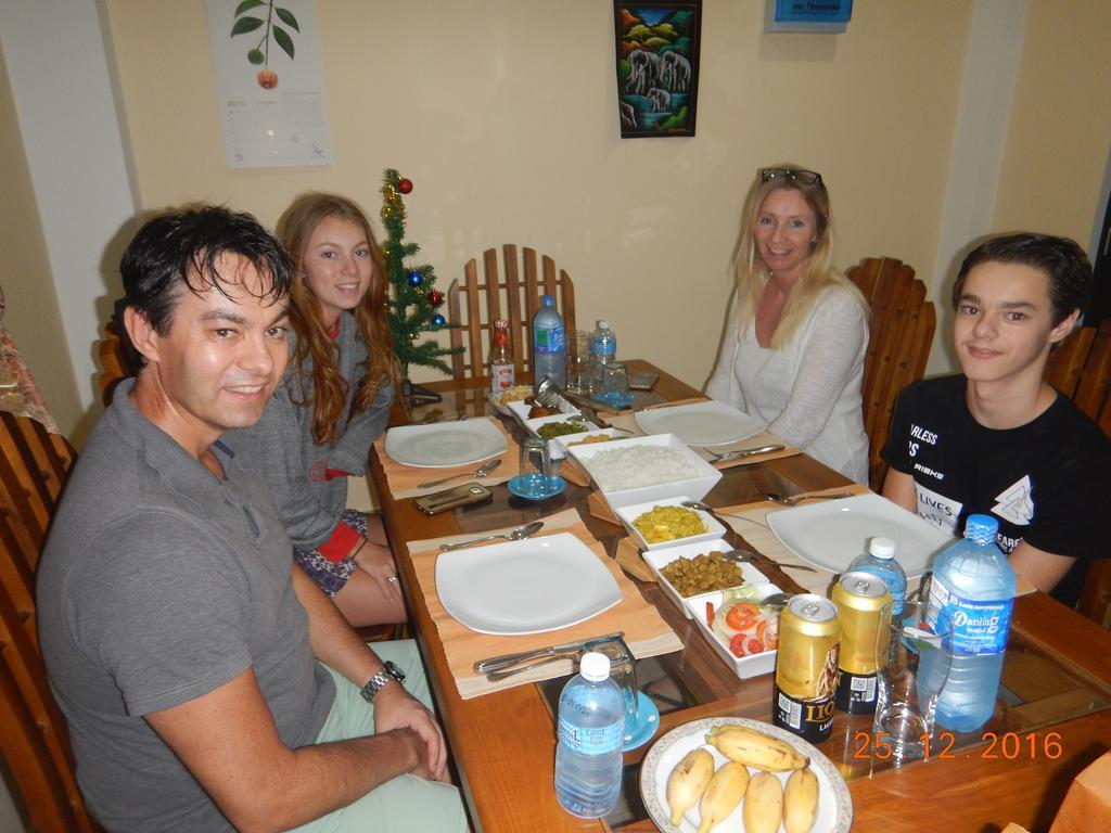 Suwani Pinnawala Homestay Extérieur photo