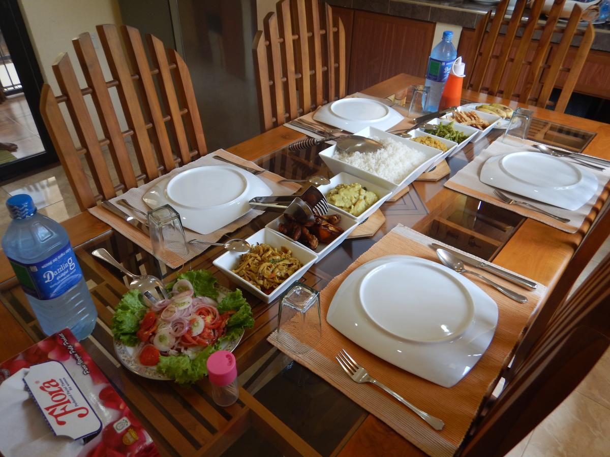 Suwani Pinnawala Homestay Extérieur photo
