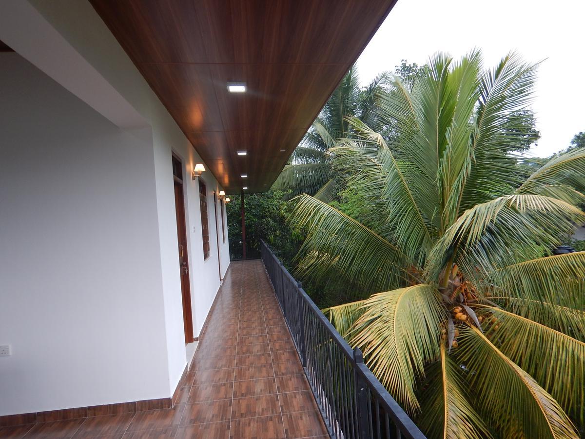 Suwani Pinnawala Homestay Extérieur photo